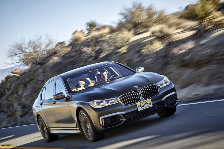  BMW M760i xDrive 2017 года  (NA) (фото 4 из 154)